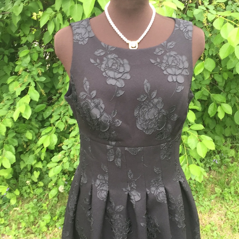 Elle 🌹 stunning Jacquard dress - Picture 3 of 8